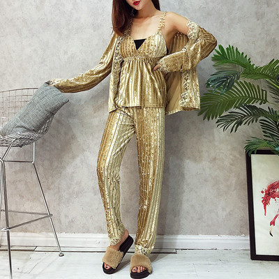 Κομψές κυρίες πιτζάμες σε τρία χρώματα, τρία μέρη