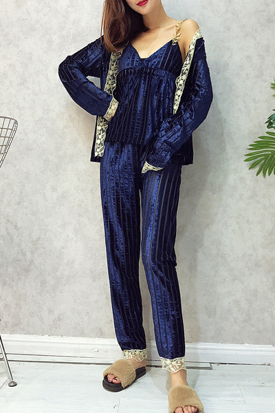 Κομψές κυρίες πιτζάμες σε τρία χρώματα, τρία μέρη