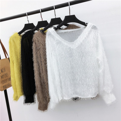 Κομψή γυναικεία μπλούζα με ντεκολτέ σε σχήμα V με περιθώρια