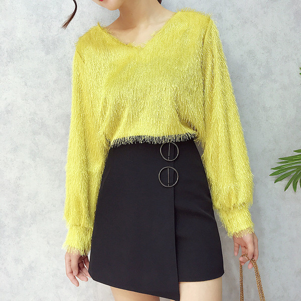 Κομψή γυναικεία μπλούζα με ντεκολτέ σε σχήμα V με περιθώρια