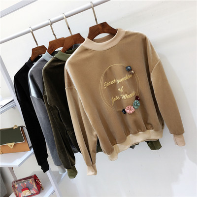 Γυναικεία βελούδο με επιγραφή και floral διακόσμηση