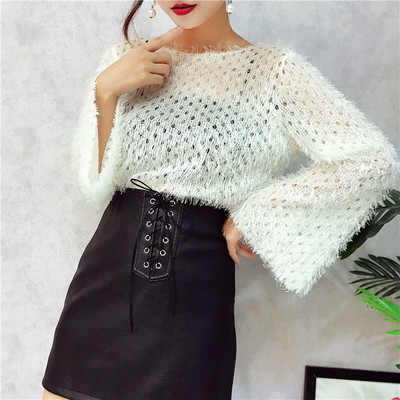 Κομψή κυρία μπλούζα σε ένα ευρύ σχέδιο