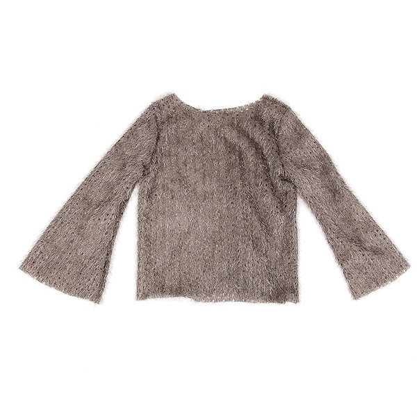 Κομψή κυρία μπλούζα σε ένα ευρύ σχέδιο