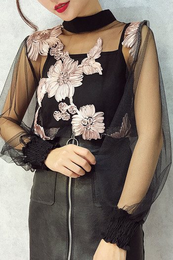 Елегантна дамска прозрачна блуза с поло яка и флорална бродерия