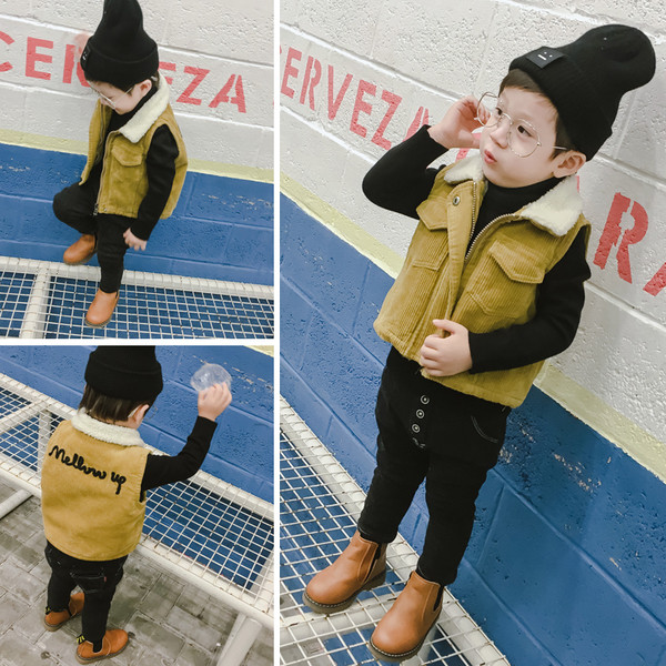 Παιδικό κίτρινο βαμβάκι για αγόρια με επιγραφή στο πίσω μέρος