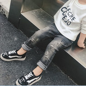 Μοντέρνα παιδικά τζιν για αγόρια σε σκούρο χρώμα