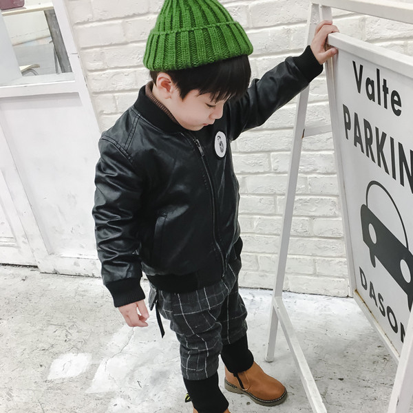 Μοντέρνο παιδικό δερμάτινο μπουφάν για αγόρια με κολάρο σε σχήμα O και σακίδιο