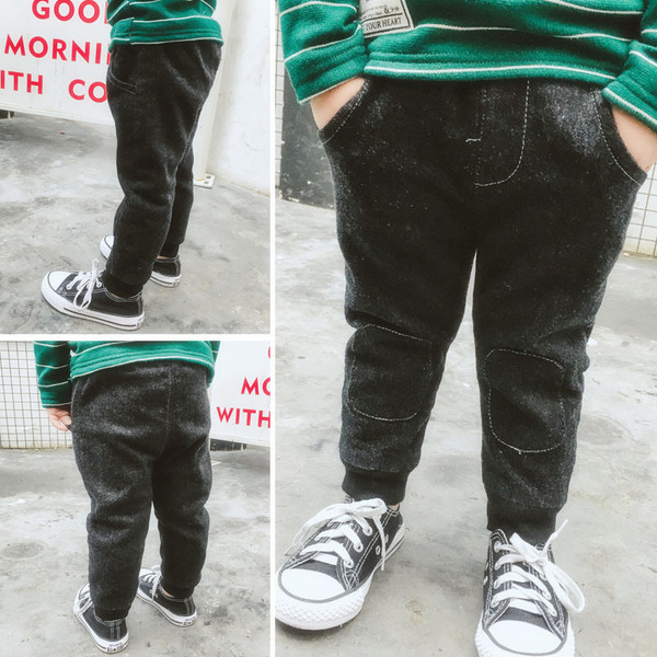 Αθλητικά κομψά τζιν για αγόρια σε μαύρο χρώμα