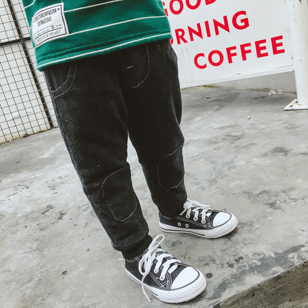 Αθλητικά κομψά τζιν για αγόρια σε μαύρο χρώμα