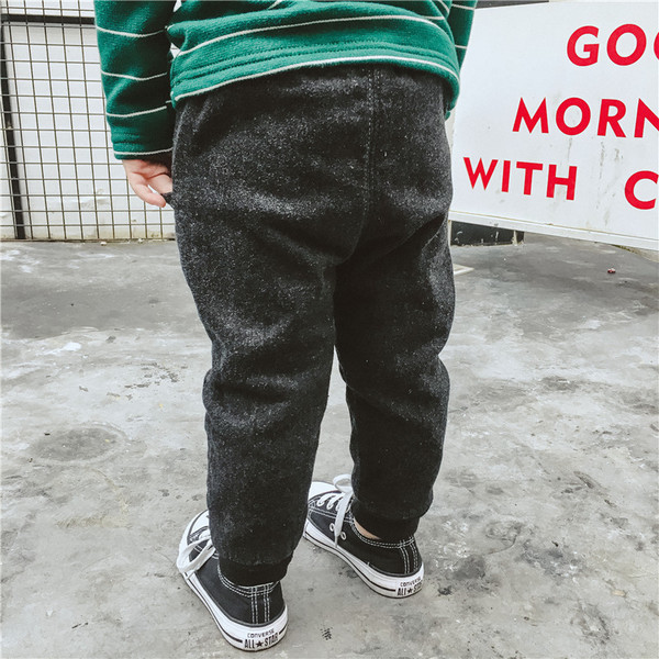 Αθλητικά κομψά τζιν για αγόρια σε μαύρο χρώμα