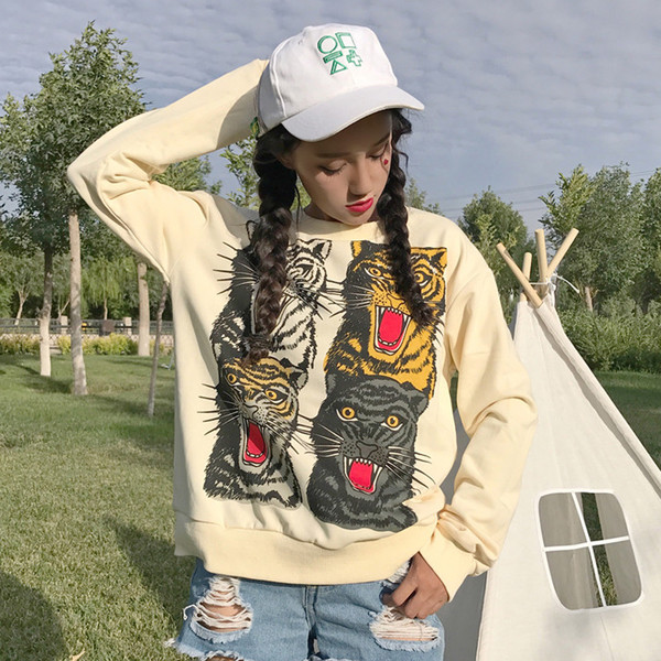 Περιστασιακή γυναικεία μπλούζα με εικόνες κατάλληλες για τις κρύες μέρες