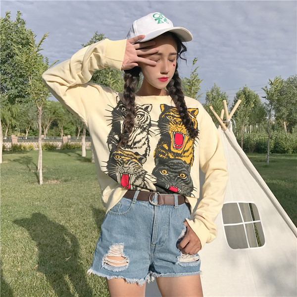 Περιστασιακή γυναικεία μπλούζα με εικόνες κατάλληλες για τις κρύες μέρες