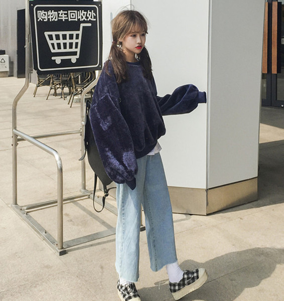 Βελούδινη μπλούζα γυναικών σε ευρύ σχέδιο με κέντημα στην πλάτη