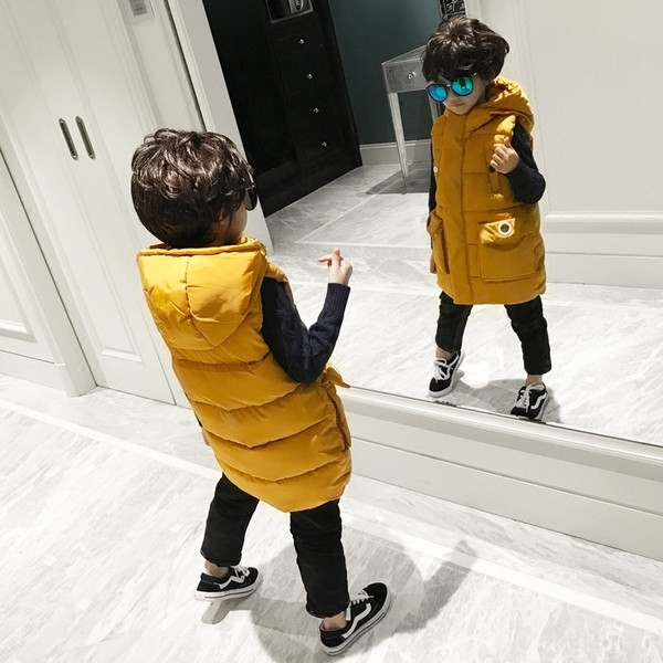 Κομψό μακρύ λουράκι για κουμπάρα και μεταλλικές τσέπες σε τσέπες σε μαύρο χρώμα