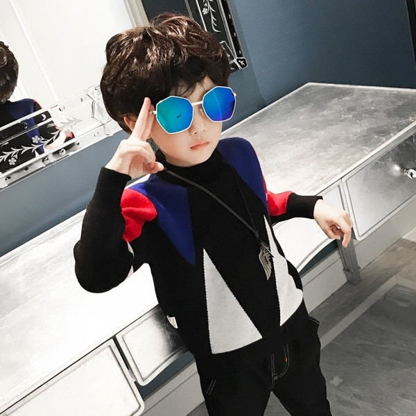 Κομψό πουλόβερ για αγόρια με κολάρο σε σχήμα O