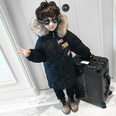 Αθλητικό κομψό μακρύ παιδικό μπουφάν για αγόρια με κουκούλα και κάτω σε μαύρο χρώμα