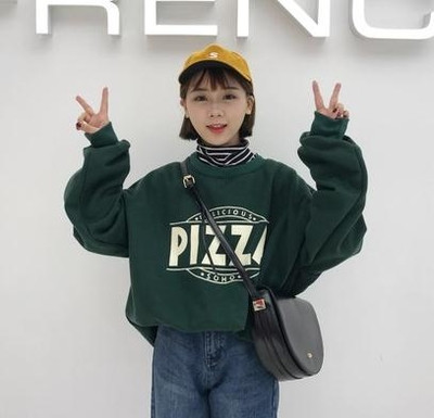 Γυναικεία αθλητικά ρούχα με ευρύ μοτίβο