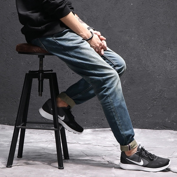 Καθημερινά καθαρισμένα τζιν ανδρών