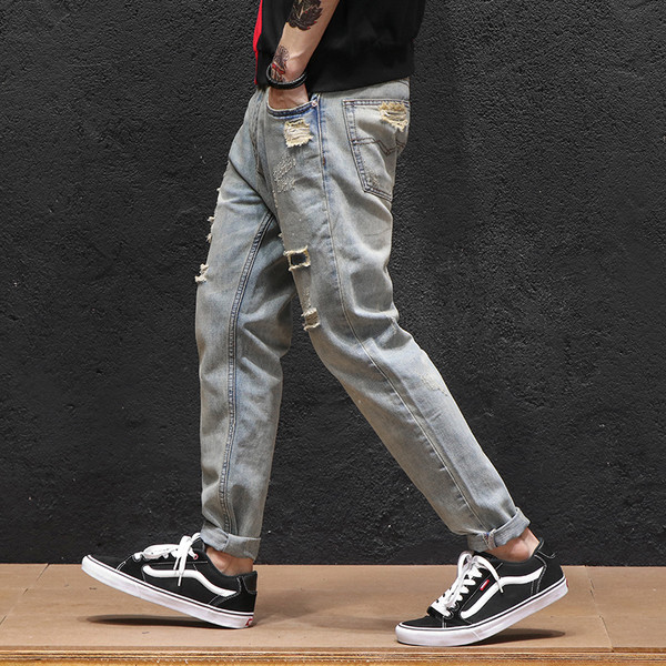 Νέα μοντέρνα τζην ανδρικά με μπάλες σε ανοιχτόχρωμο χρώμα