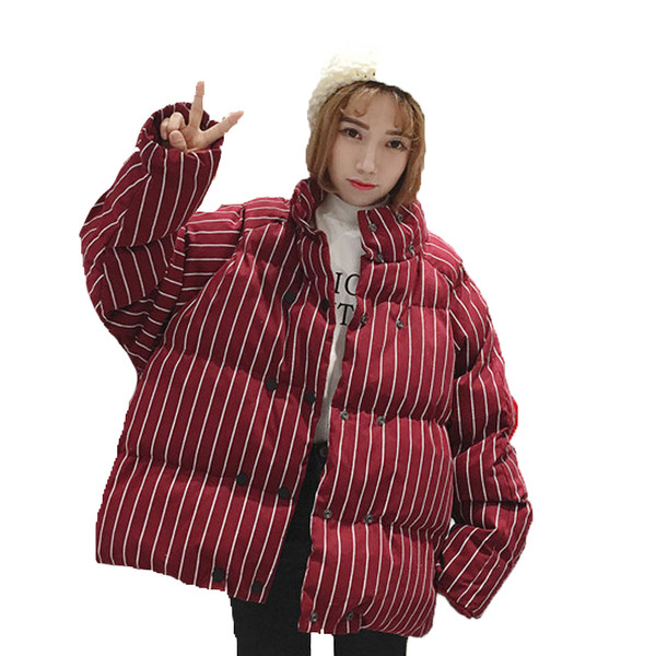 Ευρύ σαφές σακάκι κυπέλλων σε ριγωτή σε μαύρο και κόκκινο χρώμα