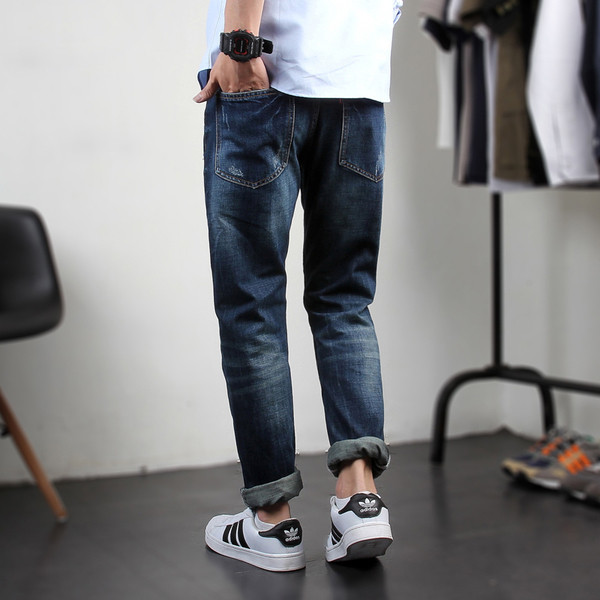 Спортно-елегантни мъжки дънки в тъмен цвят