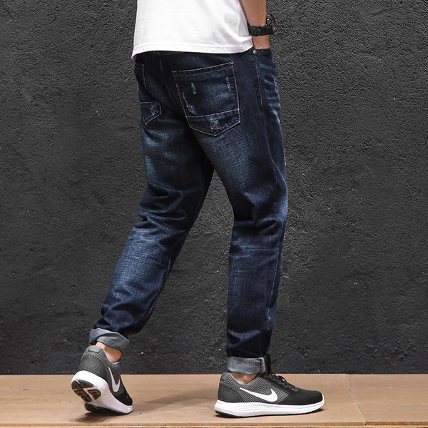 Αθλητικά κομψά τζιν άνετα ανδρικά σε σκούρο χρώμα
