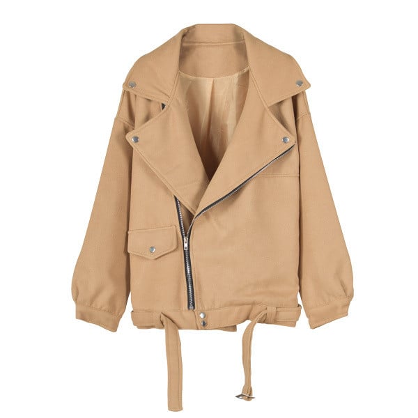 Κομψό κοντό παλτό σε ένα ευρύ μπεζ σχέδιο