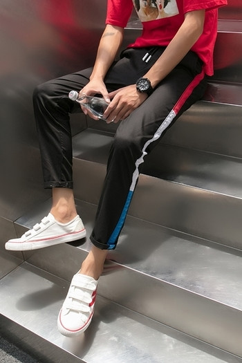 Ежедневен спортен мъжки панталон с цветни кантове в черен и бял цвят