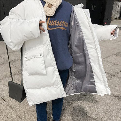 Μακρύ παχύ θηλυκό σακάκι σε ευρύ μοτίβο