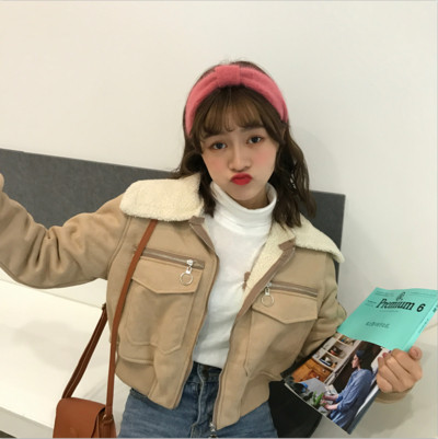 Μπουφάν σύντομης άνθισης για κυρίες σε μπεζ και ροζ χρώμα με βελούδινο γιακά