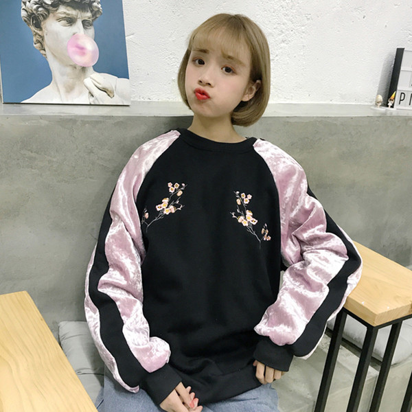 Καθημερινή κυρία μπλούζα με χρωματιστά μανίκια και κεντήματα