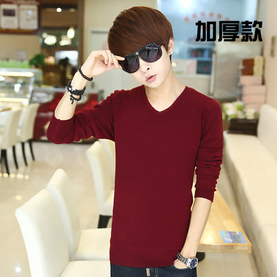 Κομψό πουλόβερ των ανδρών από το λεπτό πλέξιμο σε διάφορα χρώματα