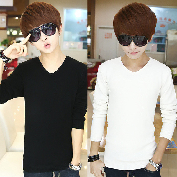 Κομψό πουλόβερ των ανδρών από το λεπτό πλέξιμο σε διάφορα χρώματα