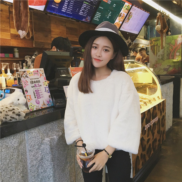 Πλούσιο μεγάλο πουλόβερ κυρίες σε λευκό και ροζ χρώμα