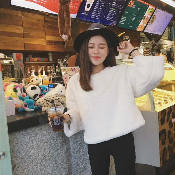 Πλούσιο μεγάλο πουλόβερ κυρίες σε λευκό και ροζ χρώμα