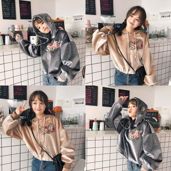 Κομψή γυναικεία φούτερ με κουκούλα και κεντήματα