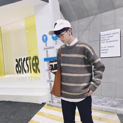 Πλεκτό πουλόβερ για άνδρες σε σκούρα χρώματα, κατάλληλο για καθημερινή ζωή