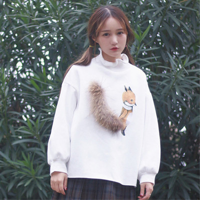 Стилен дамски пуловер в широк модел с изображение и пух