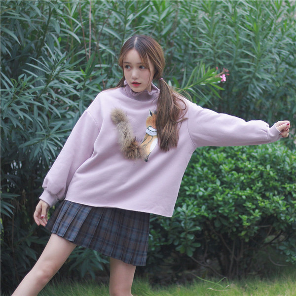 Κομψό πουλόβερ κυρίες σε ευρεία μοτίβο με εικόνα και κάτω