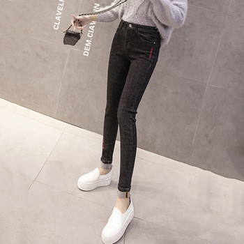 Casual γυναικείο τζιν, δύο μοντέλα σε σκούρα χρώματα, δύο μοντέλα - παχύ και λεπτό