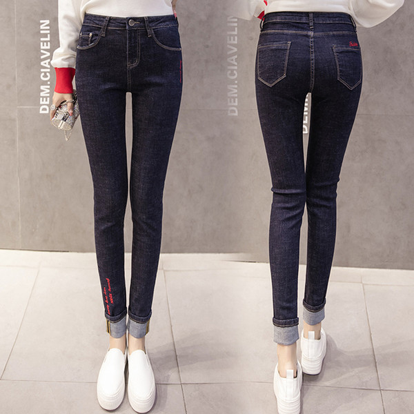 Casual γυναικείο τζιν, δύο μοντέλα σε σκούρα χρώματα, δύο μοντέλα - παχύ και λεπτό