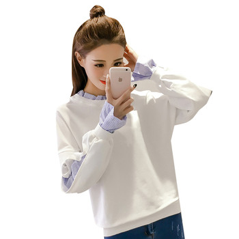 Спортно-елегантен дамски пуловер с пришита риза в бял и сив цвят