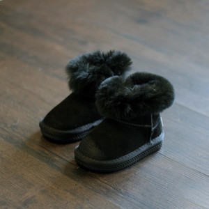 Χειμερινές μπότες για κορίτσια με επίπεδη σόλα και με χνούδι σε δύο χρώματα