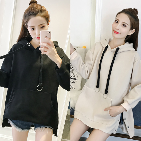 Αθλητικό casual μπλούζα για κυρίες με κουκούλα και μεγάλες μεταλλικές ζώνες σε δύο χρώματα