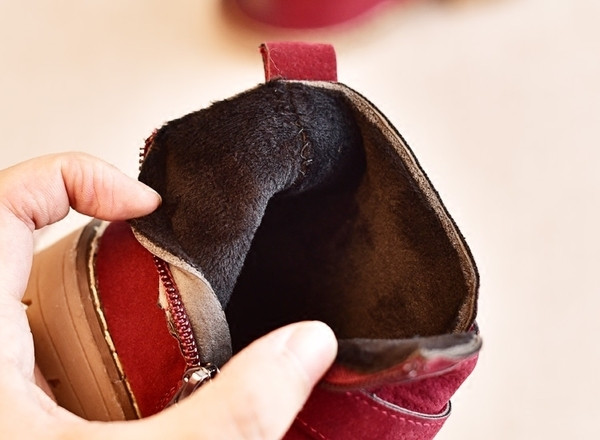 Κομψές παιδικές μπότες για κορίτσια με ιμάντα σε τρία χρώματα