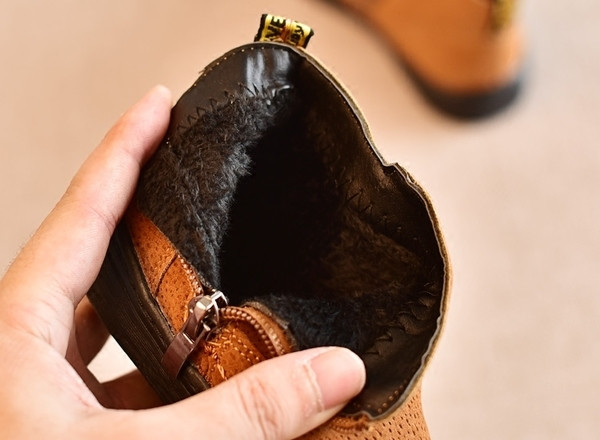 Παιδικές μπότες για κορίτσια σε τρία χρώματα