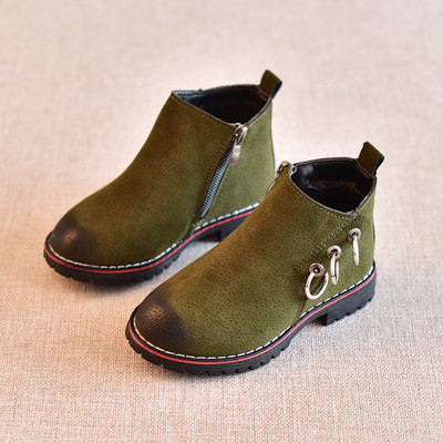 Παιδικές μπότες για κορίτσια σε τρία χρώματα με διακοσμητικά μεταλλικά δαχτυλίδια