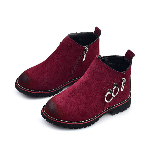 Παιδικές μπότες για κορίτσια σε τρία χρώματα με διακοσμητικά μεταλλικά δαχτυλίδια