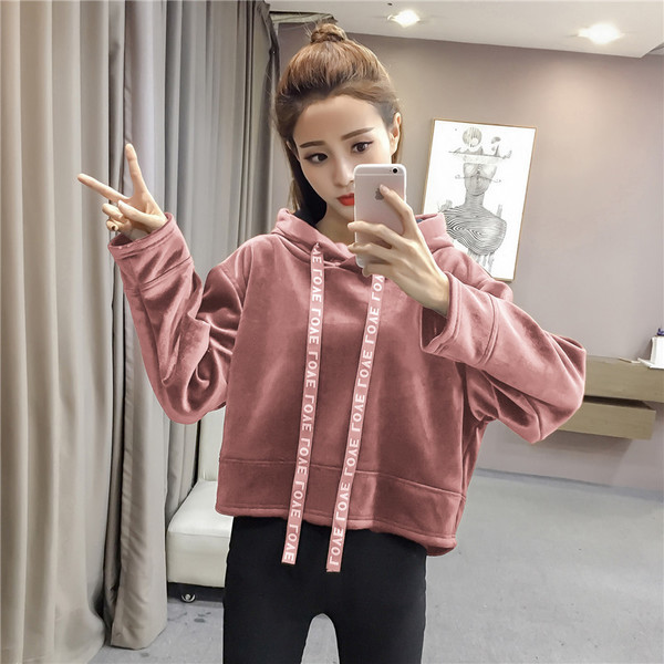 Μαλακό και ζεστό βελούδινο φούτερ με κουκούλα σε περίπλοκο σχέδιο σε τρία χρώματα