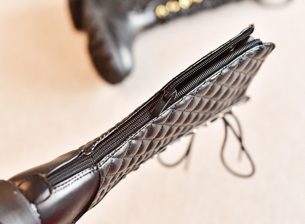 Κομψές παιδικές μπότες για κορίτσια οικολογικού δέρματος σε κόκκινο και μαύρο χρώμα με γραβάτες